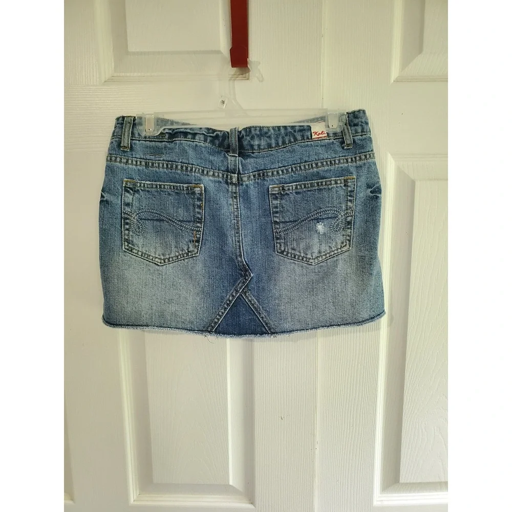Kali Denim Distressed Mini Skirt Medium Wash Frayed‎ Hem Y2K Size 9
